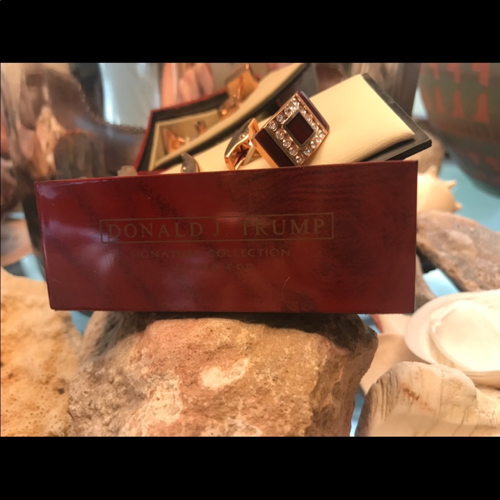 Trump - Picture 2 of 2
